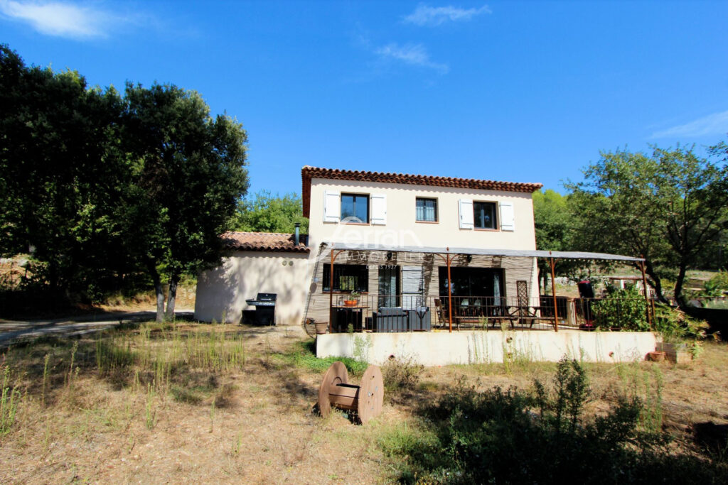 A vendre à Lorgues maison récente 105m² et 1068 m² de terrain  – 4 pièces – 3 chambres – 110.00 m²