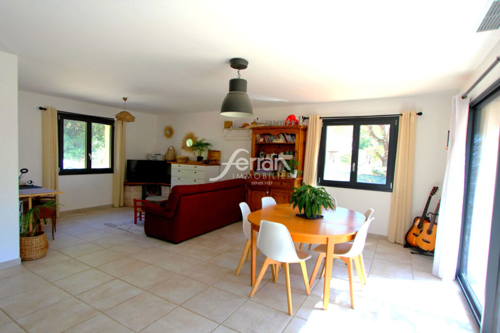 A vendre à Lorgues maison récente 105m² et 1068 m² de terrain  – 4 pièces – 3 chambres – 110.00 m²