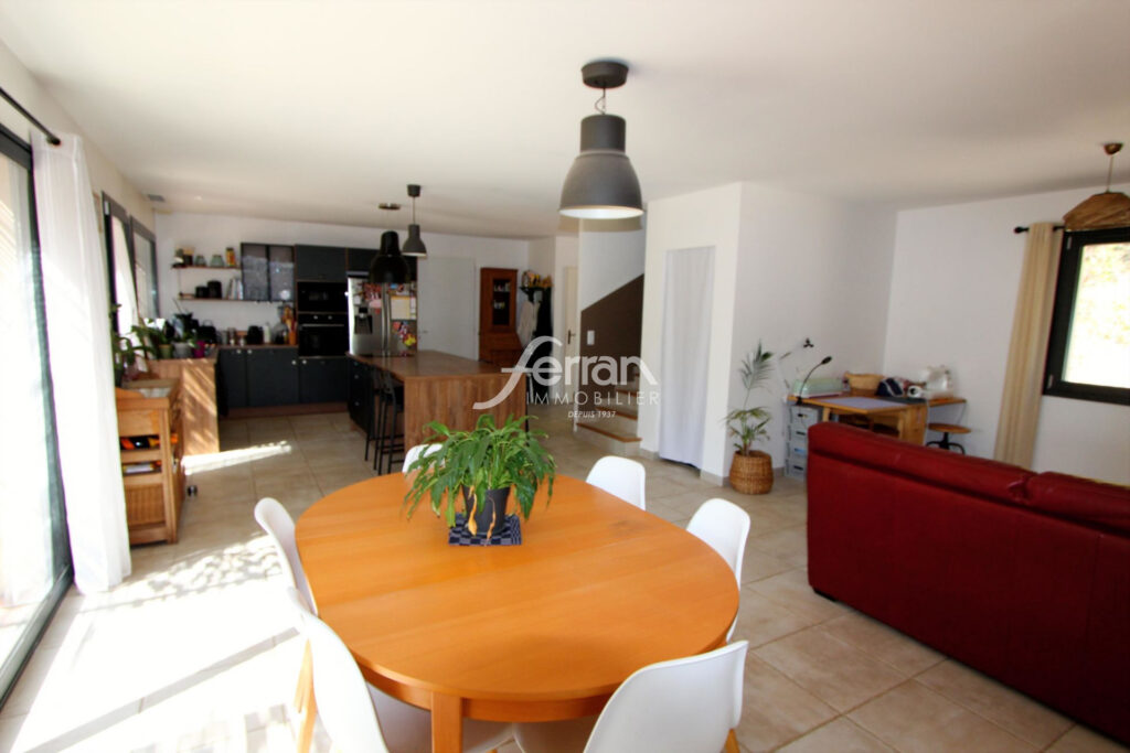 A vendre à Lorgues maison récente 105m² et 1068 m² de terrain  – 4 pièces – 3 chambres – 110.00 m²