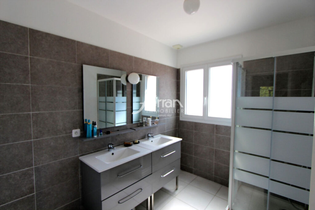 A vendre à Lorgues maison récente 105m² et 1068 m² de terrain  – 4 pièces – 3 chambres – 110.00 m²