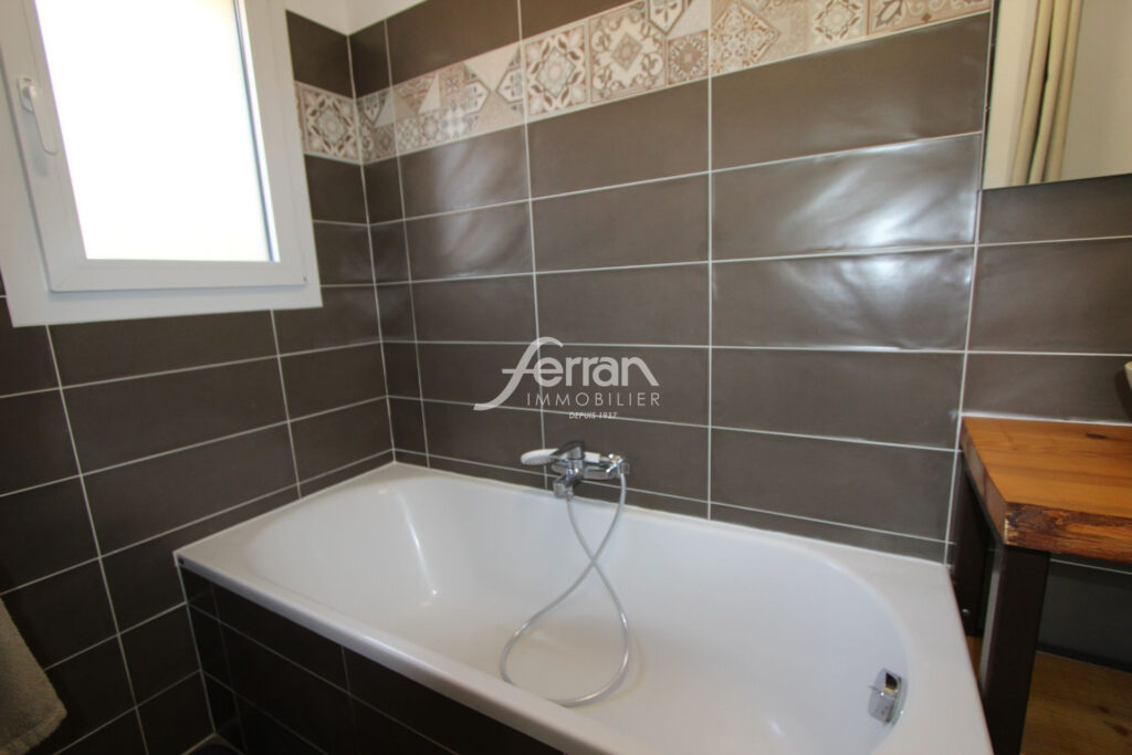 A vendre à Lorgues maison récente 105m² et 1068 m² de terrain  – 4 pièces – 3 chambres – 110.00 m²