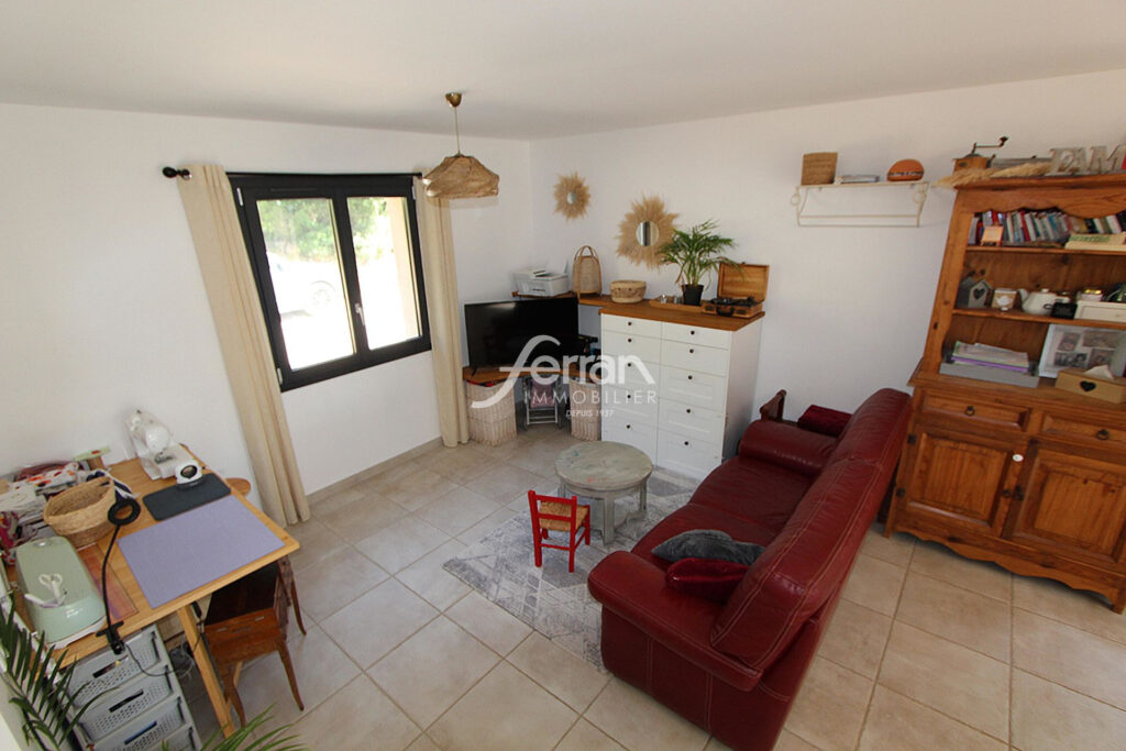 A vendre à Lorgues maison récente 105m² et 1068 m² de terrain  – 4 pièces – 3 chambres – 110.00 m²