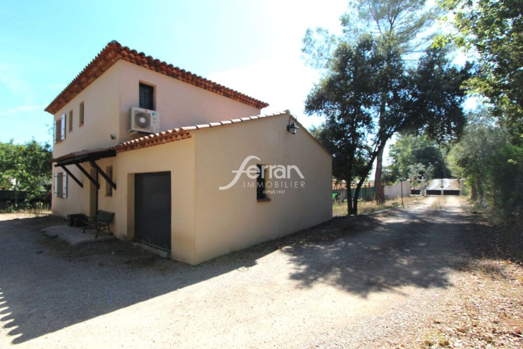 A vendre à Lorgues maison récente 105m² et 1068 m² de terrain  – 4 pièces – 3 chambres – 110.00 m²