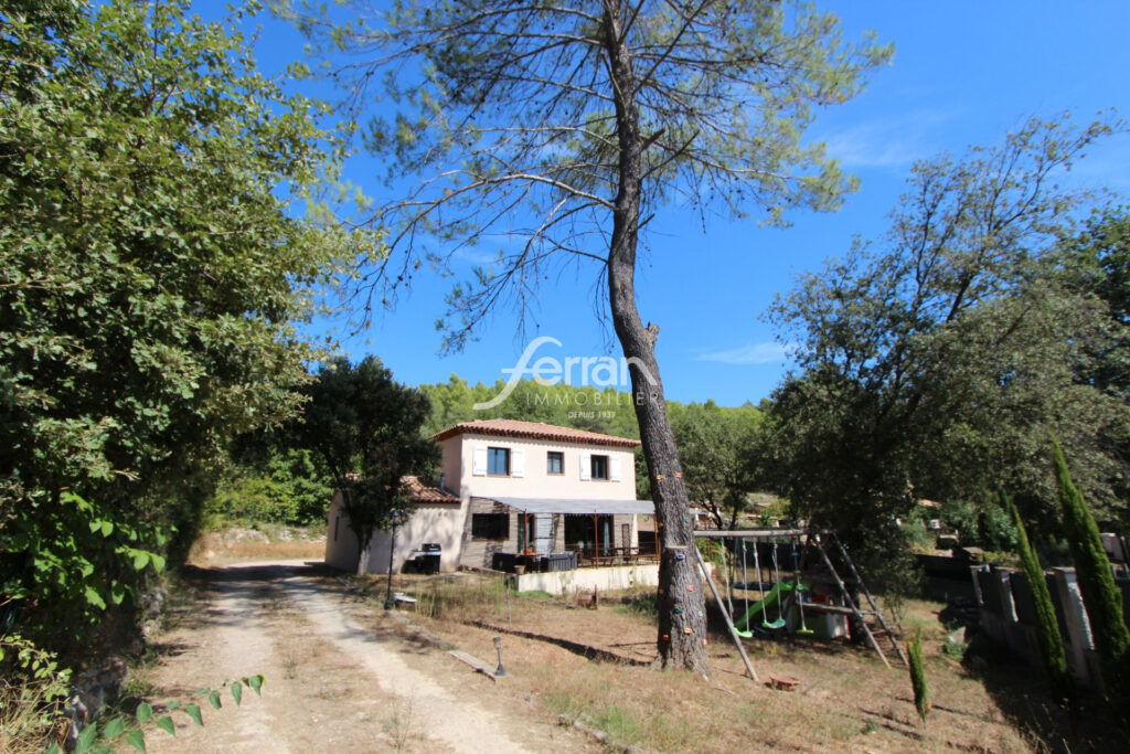 A vendre à Lorgues maison récente 105m² et 1068 m² de terrain  – 4 pièces – 3 chambres – 110.00 m²