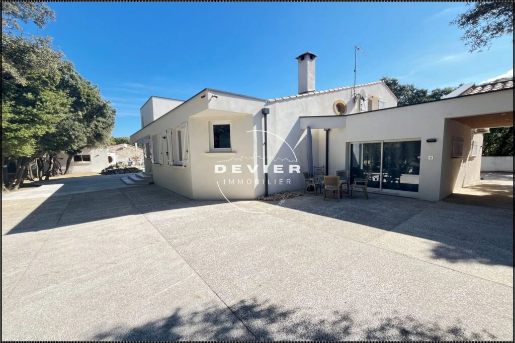 vente maison – NR pièces – 7 chambres – 330.00 m²