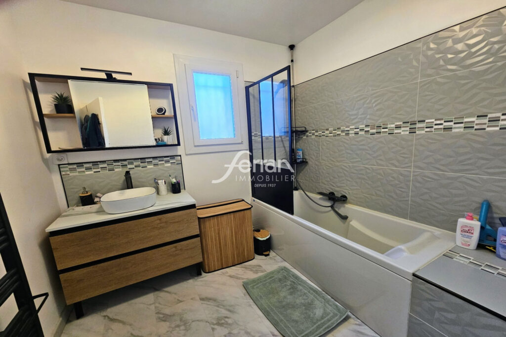 MAISON T5 AVEC JARDIN IDÉALE POUR VOTRE FAMILLE – 5 pièces – 3 chambres – 108.00 m²