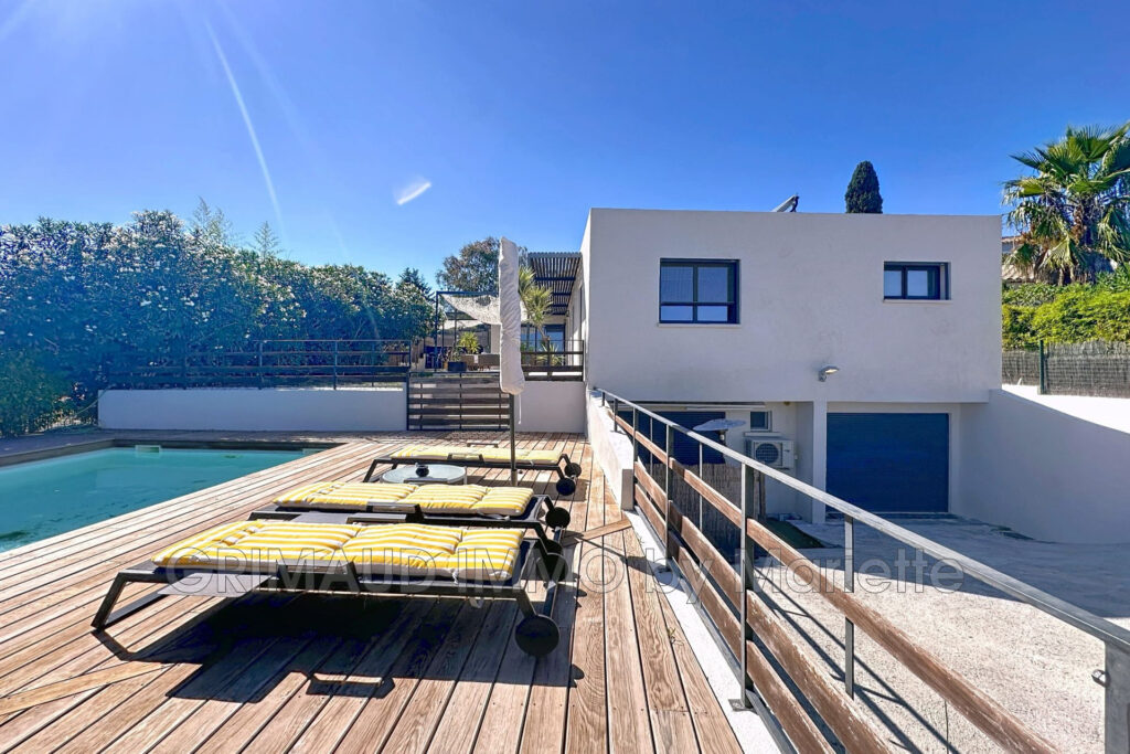 Belle villa contemporaine avec piscine et cuisine d’été – 5 pièces – 4 chambres – 168.00 m²
