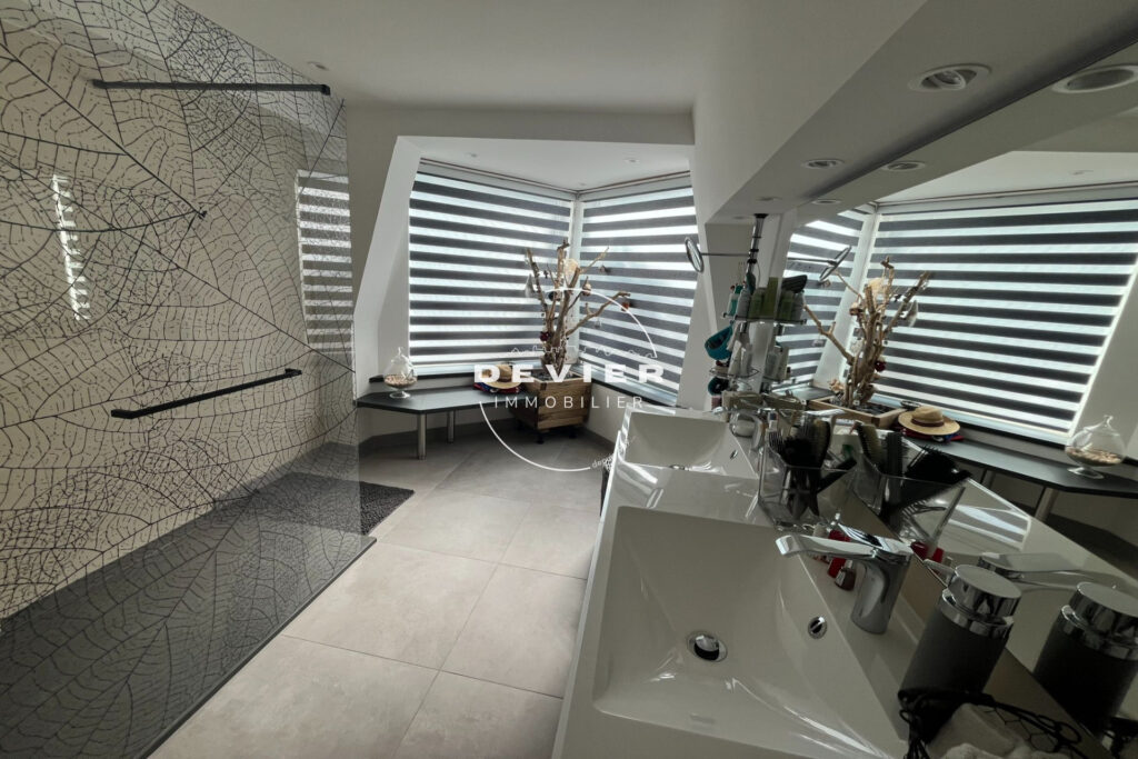 vente maison – NR pièces – 7 chambres – 330.00 m²