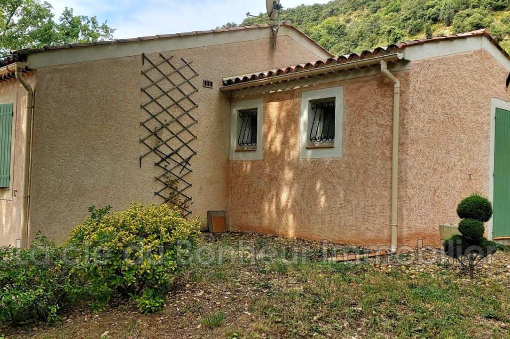 Villa 85.63 m² sur Terrain Arboré de 1526 m² avec Piscine – NR pièces – 3 chambres – 85.63 m²