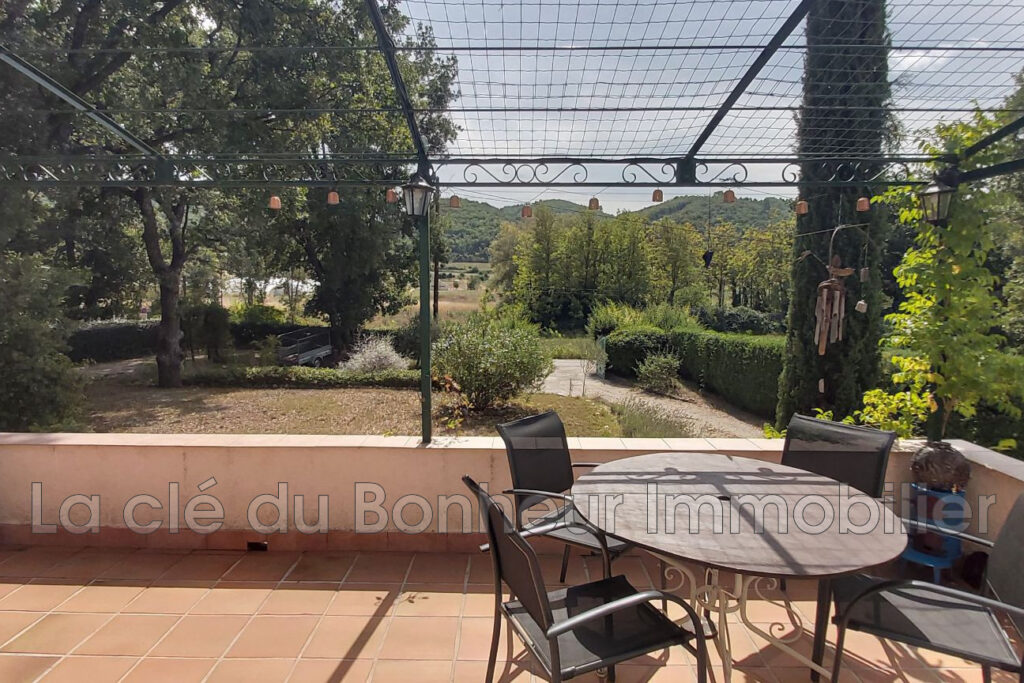 Villa 85.63 m² sur Terrain Arboré de 1526 m² avec Piscine – NR pièces – 3 chambres – 85.63 m²