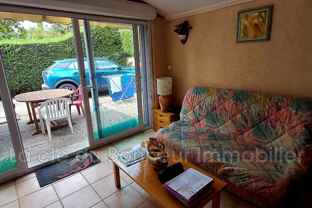 Villa 85.63 m² sur Terrain Arboré de 1526 m² avec Piscine – NR pièces – 3 chambres – 85.63 m²