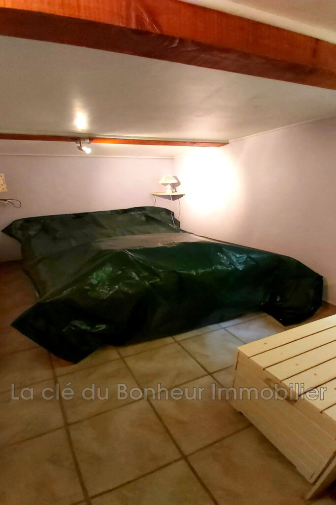 Villa 85.63 m² sur Terrain Arboré de 1526 m² avec Piscine – NR pièces – 3 chambres – 85.63 m²