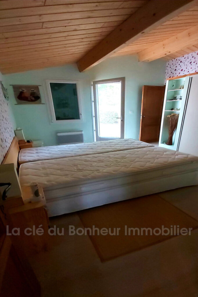 Villa 85.63 m² sur Terrain Arboré de 1526 m² avec Piscine – NR pièces – 3 chambres – 85.63 m²