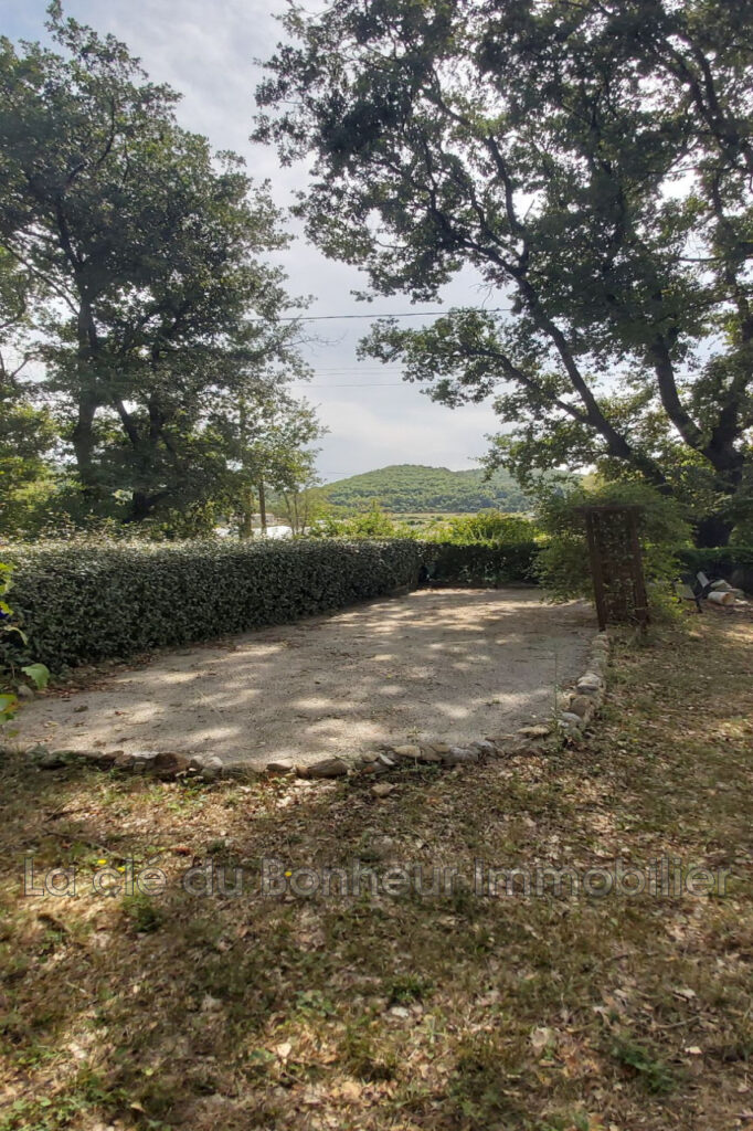 Villa 85.63 m² sur Terrain Arboré de 1526 m² avec Piscine – NR pièces – 3 chambres – 85.63 m²