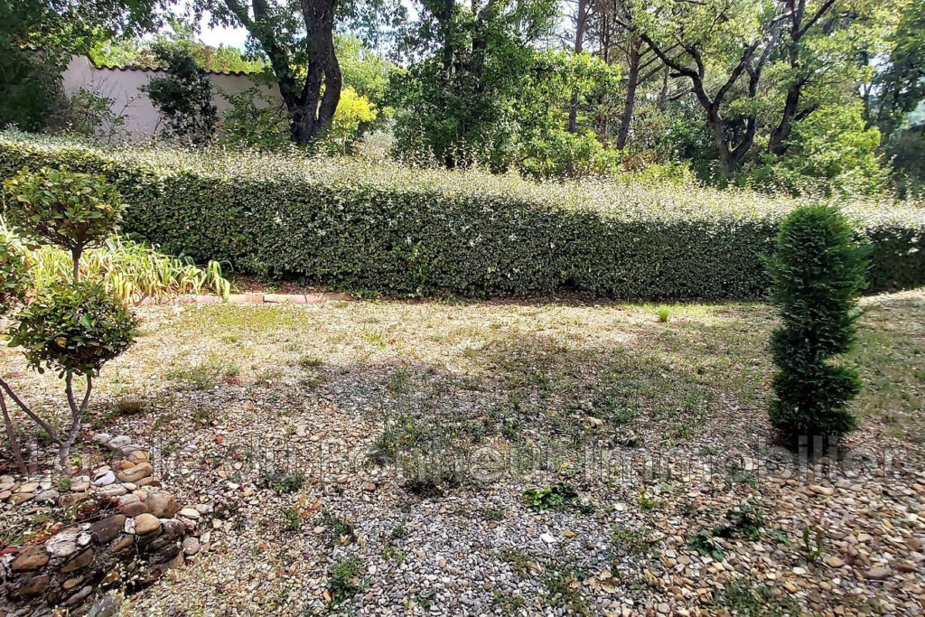 Villa 85.63 m² sur Terrain Arboré de 1526 m² avec Piscine – NR pièces – 3 chambres – 85.63 m²