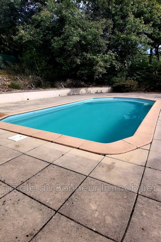 Villa 85.63 m² sur Terrain Arboré de 1526 m² avec Piscine – NR pièces – 3 chambres – 85.63 m²