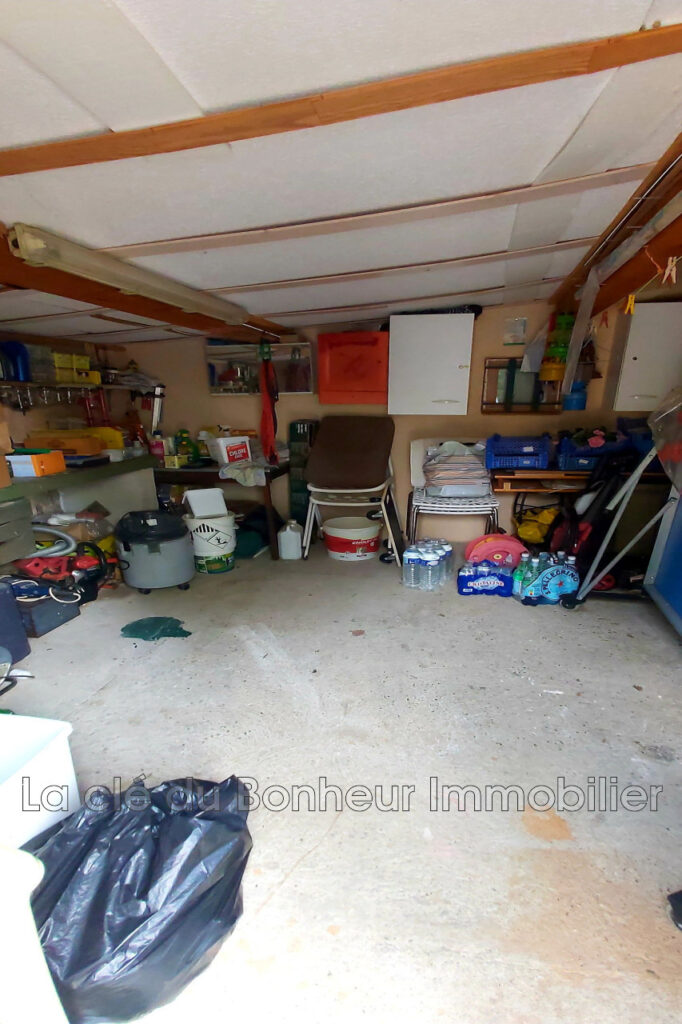 Villa 85.63 m² sur Terrain Arboré de 1526 m² avec Piscine – NR pièces – 3 chambres – 85.63 m²