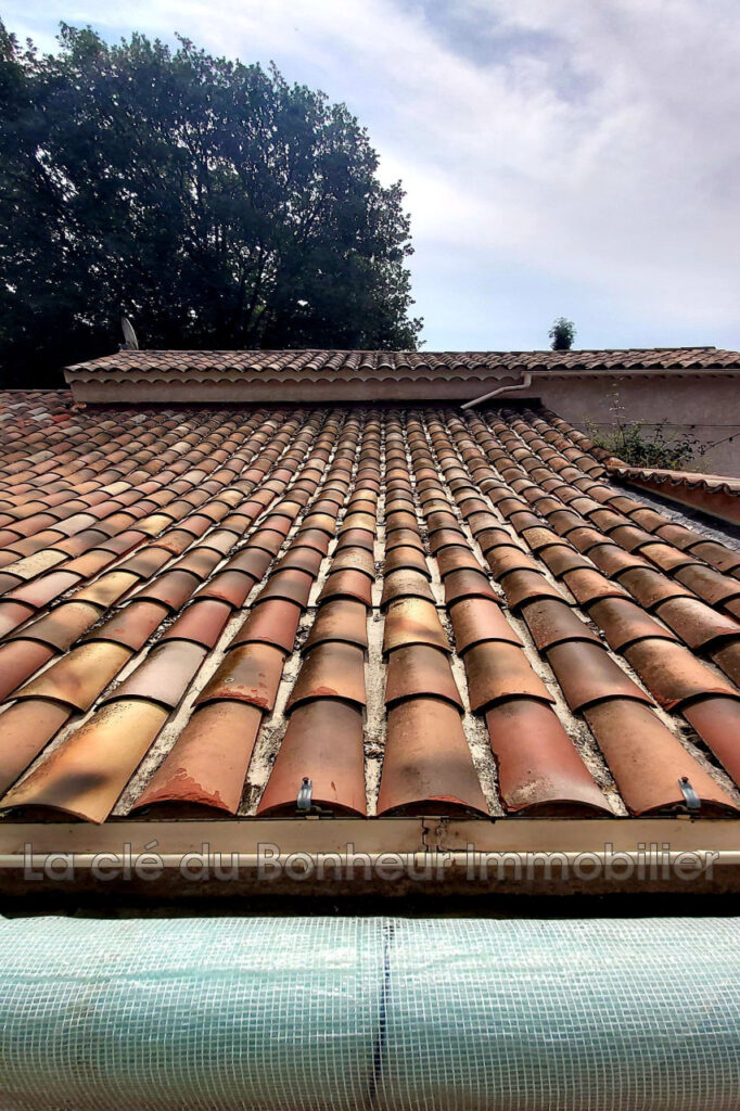 Villa 85.63 m² sur Terrain Arboré de 1526 m² avec Piscine – NR pièces – 3 chambres – 85.63 m²