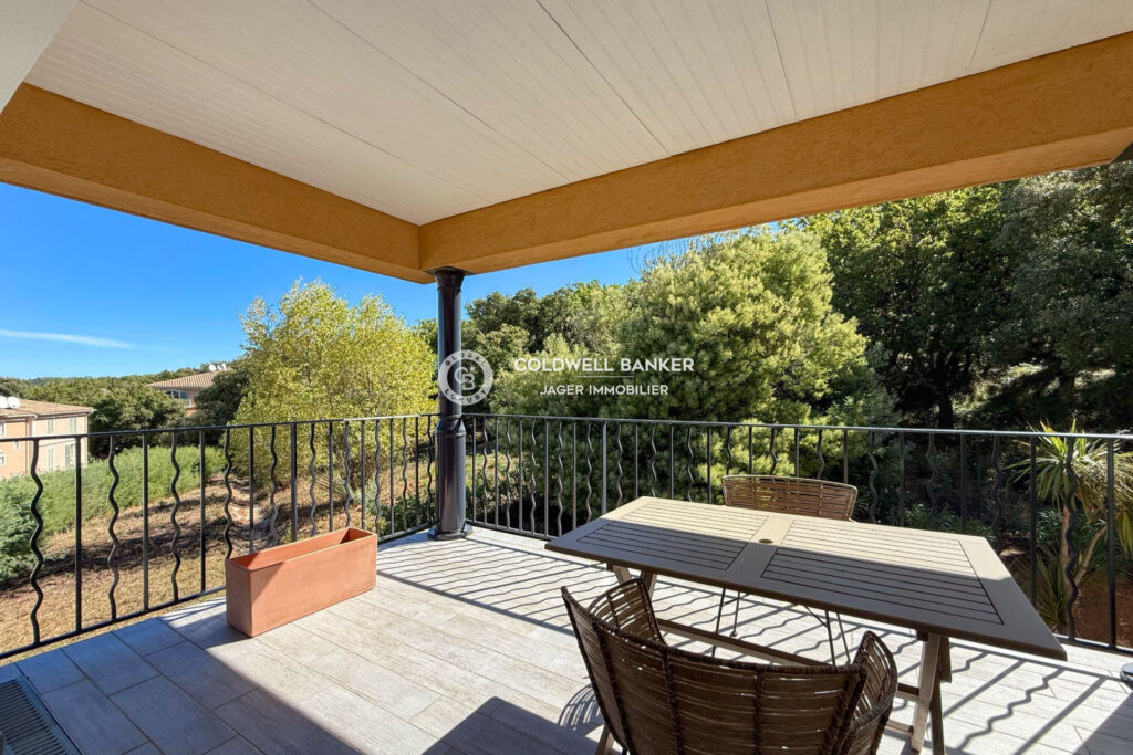 Exclusivité – À 100 m du village  Élégant 3 pièces en dernier – 3 pièces – 2 chambres – 62.00 m²