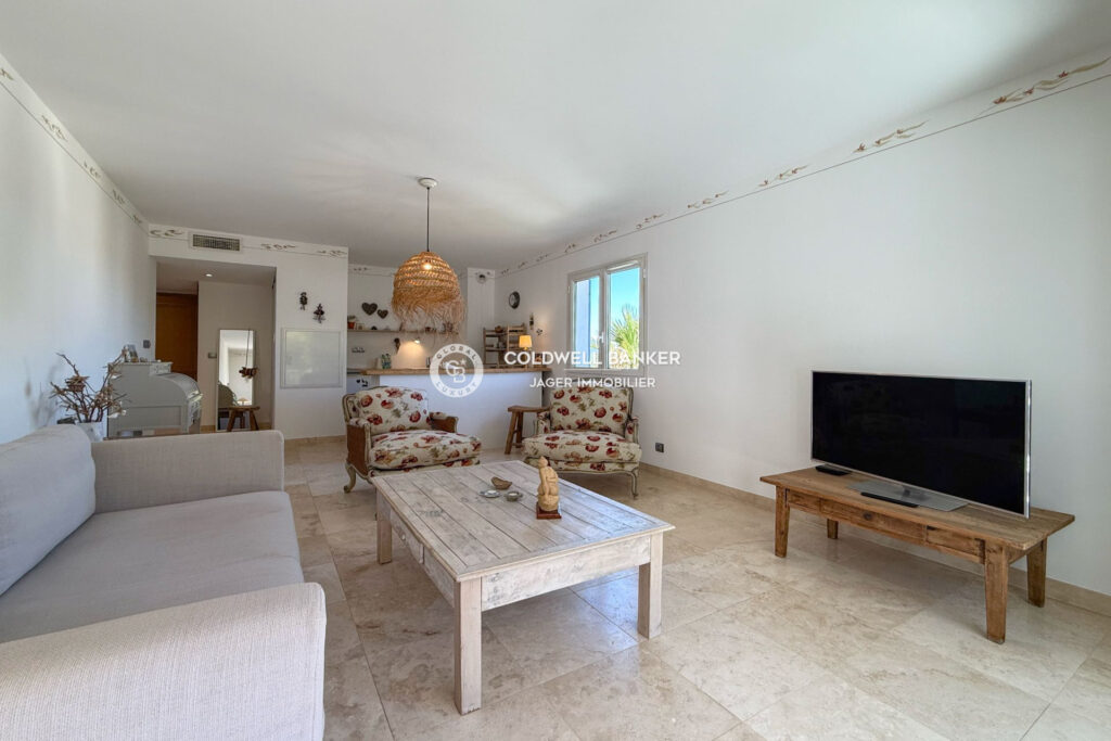 Exclusivité – À 100 m du village  Élégant 3 pièces en dernier – 3 pièces – 2 chambres – 62.00 m²