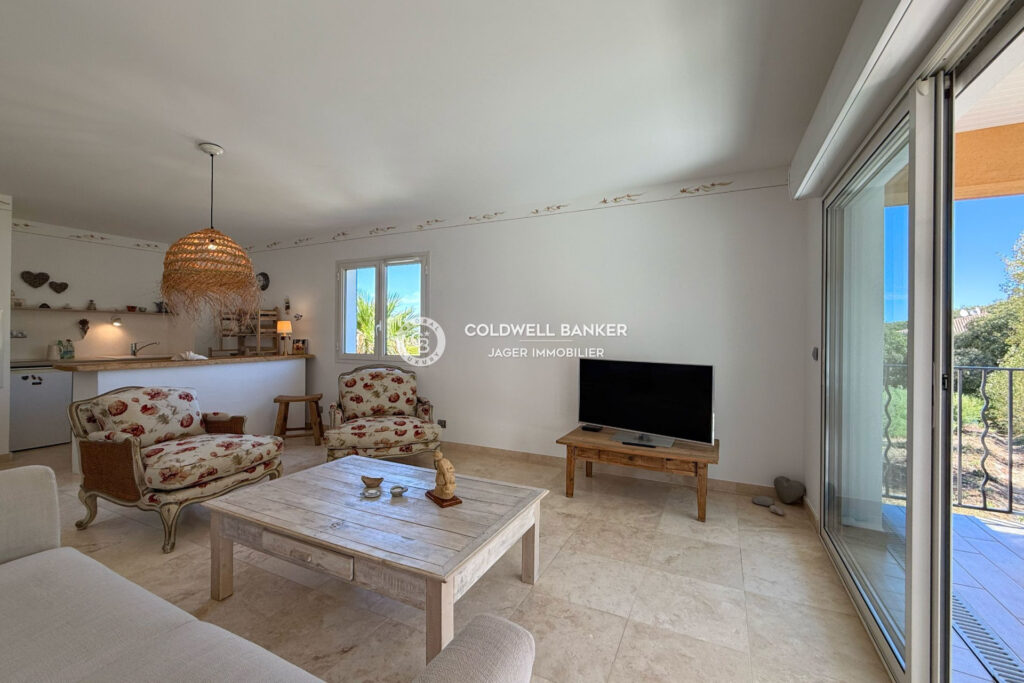 Exclusivité – À 100 m du village  Élégant 3 pièces en dernier – 3 pièces – 2 chambres – 62.00 m²