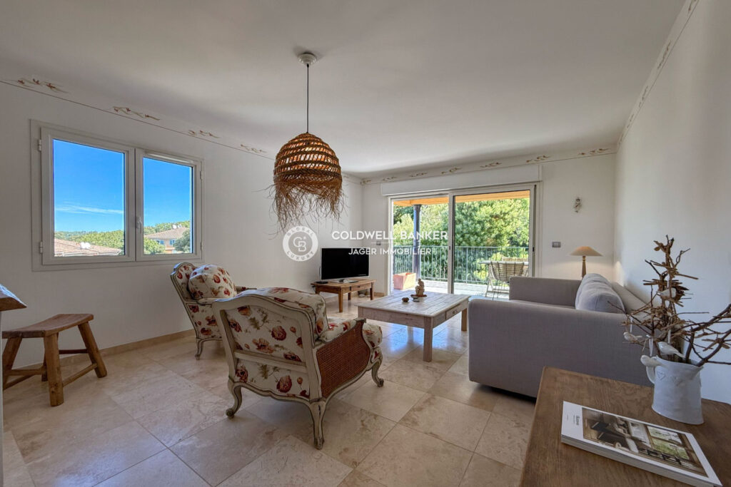 Exclusivité – À 100 m du village  Élégant 3 pièces en dernier – 3 pièces – 2 chambres – 62.00 m²