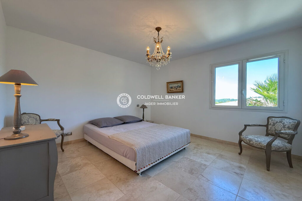 Exclusivité – À 100 m du village  Élégant 3 pièces en dernier – 3 pièces – 2 chambres – 62.00 m²