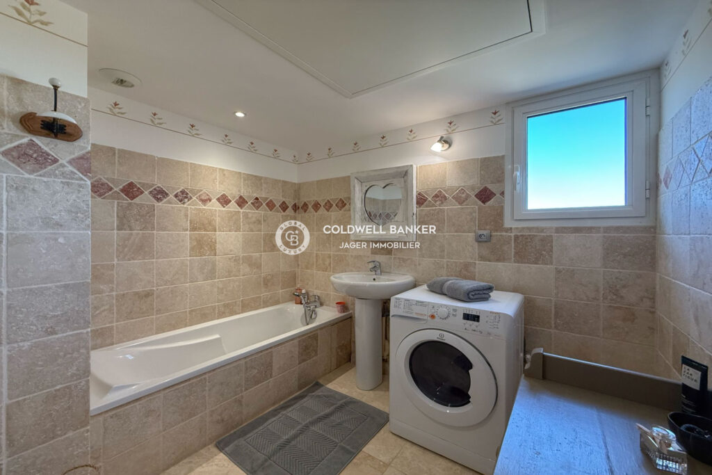 Exclusivité – À 100 m du village  Élégant 3 pièces en dernier – 3 pièces – 2 chambres – 62.00 m²