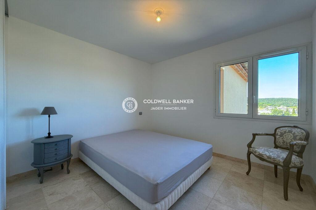 Exclusivité – À 100 m du village  Élégant 3 pièces en dernier – 3 pièces – 2 chambres – 62.00 m²