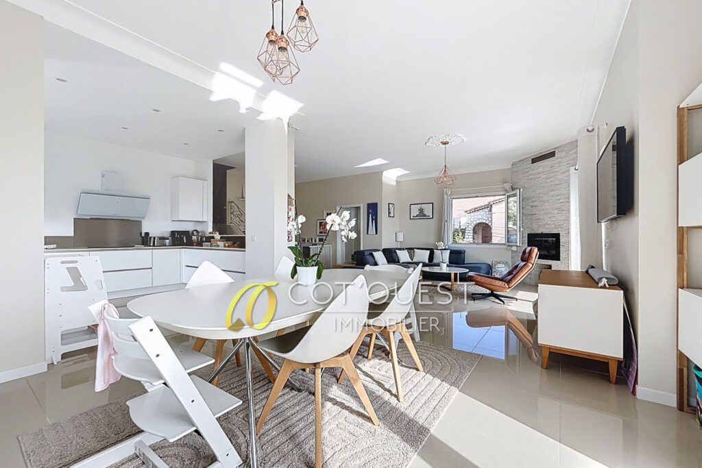 vente maison 6 Pièce(s) – 6 pièces – 5 chambres – 207.00 m²