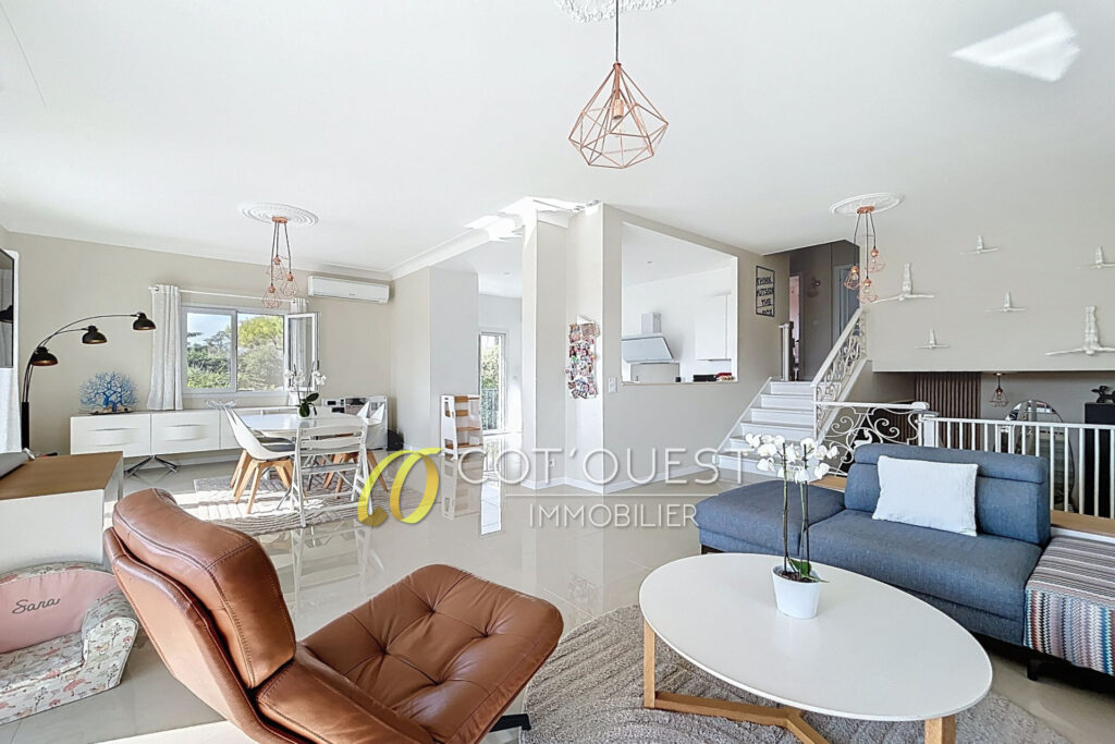 vente maison 6 Pièce(s) – 6 pièces – 5 chambres – 207.00 m²