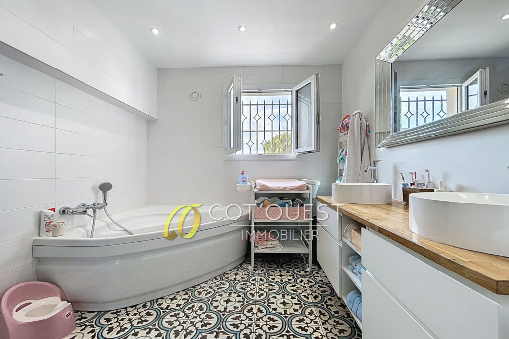 vente maison 6 Pièce(s) – 6 pièces – 5 chambres – 207.00 m²