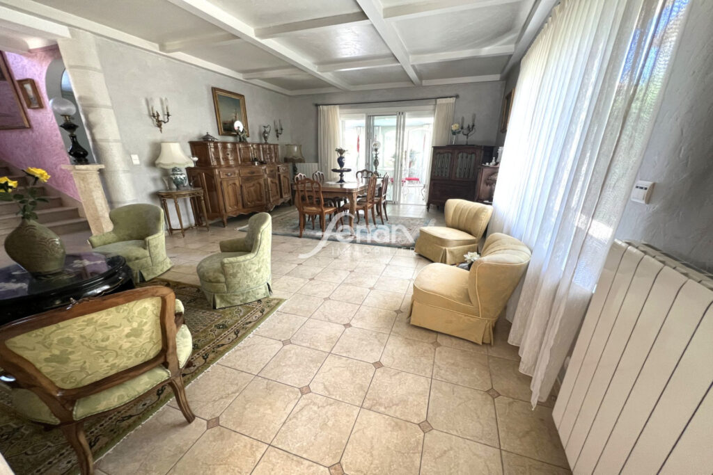 Draguignan, maison des années 20 avec piscine. – 9 pièces – 3 chambres – 222.00 m²