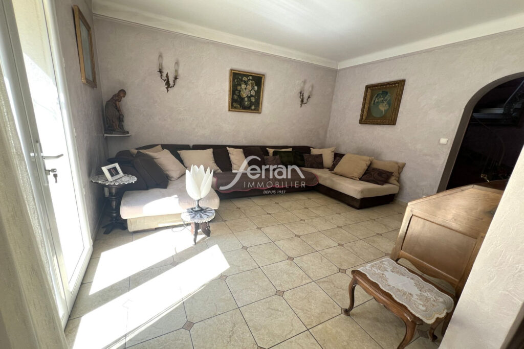 Draguignan, maison des années 20 avec piscine. – 9 pièces – 3 chambres – 222.00 m²