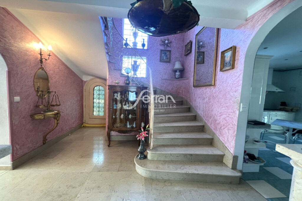 Draguignan, maison des années 20 avec piscine. – 9 pièces – 3 chambres – 222.00 m²