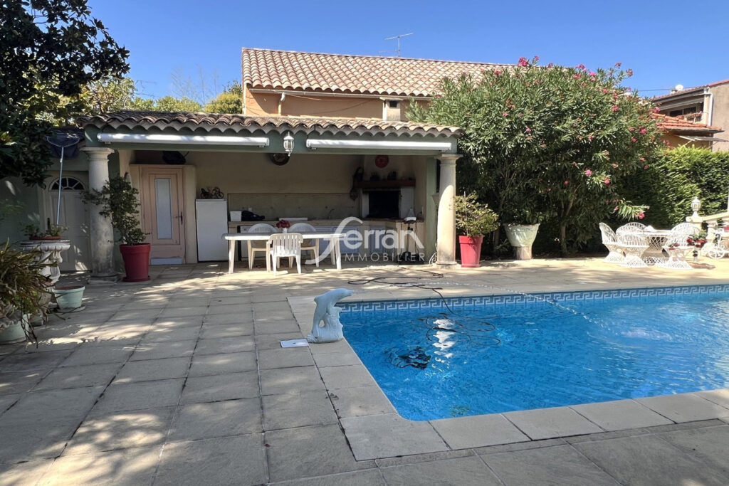 Draguignan, maison des années 20 avec piscine. – 9 pièces – 3 chambres – 222.00 m²