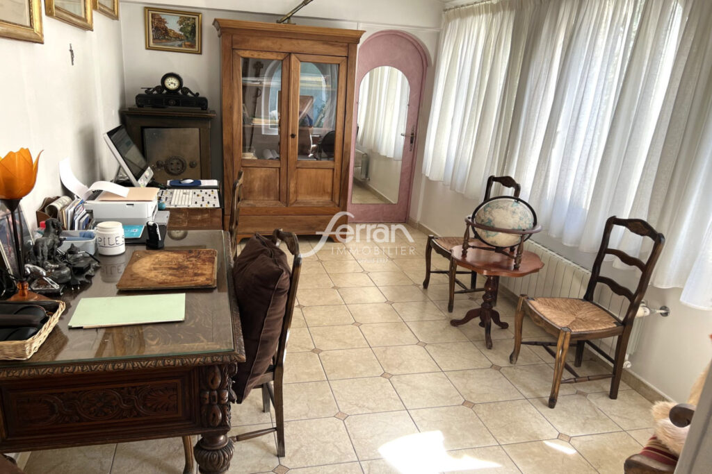 Draguignan, maison des années 20 avec piscine. – 9 pièces – 3 chambres – 222.00 m²