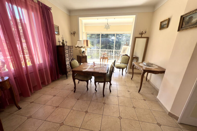 Draguignan, maison des années 20 avec piscine. – 9 pièces – 3 chambres – 222.00 m²