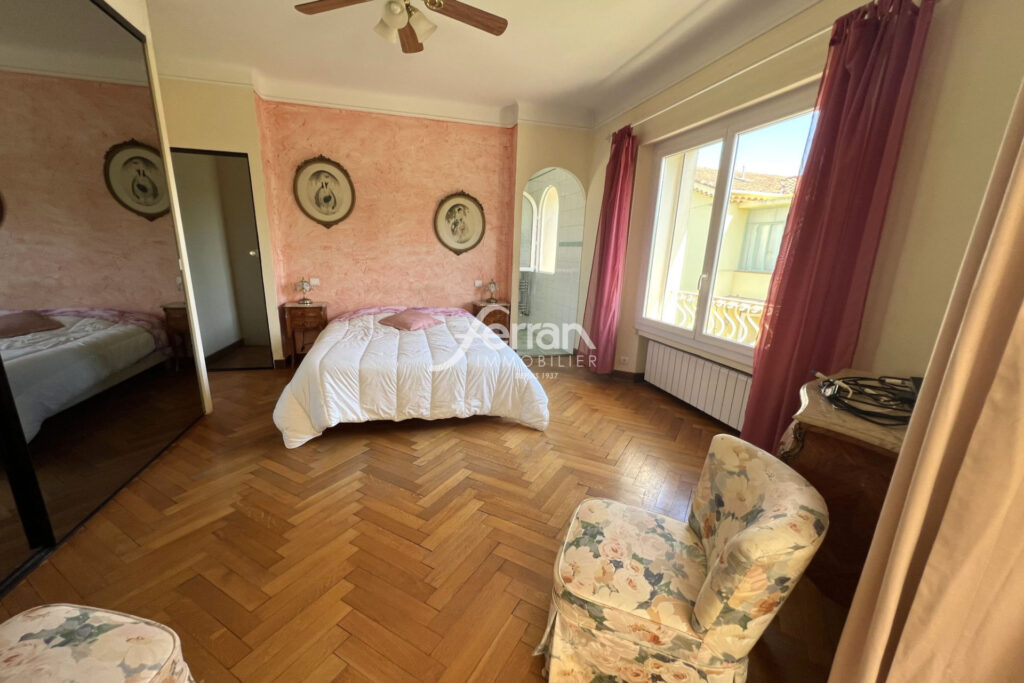 Draguignan, maison des années 20 avec piscine. – 9 pièces – 3 chambres – 222.00 m²