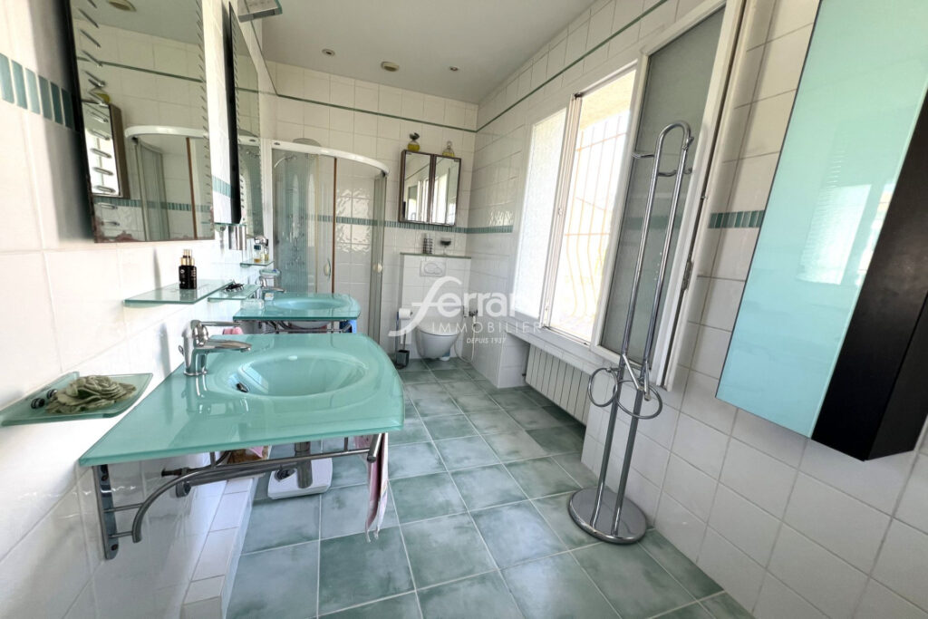 Draguignan, maison des années 20 avec piscine. – 9 pièces – 3 chambres – 222.00 m²