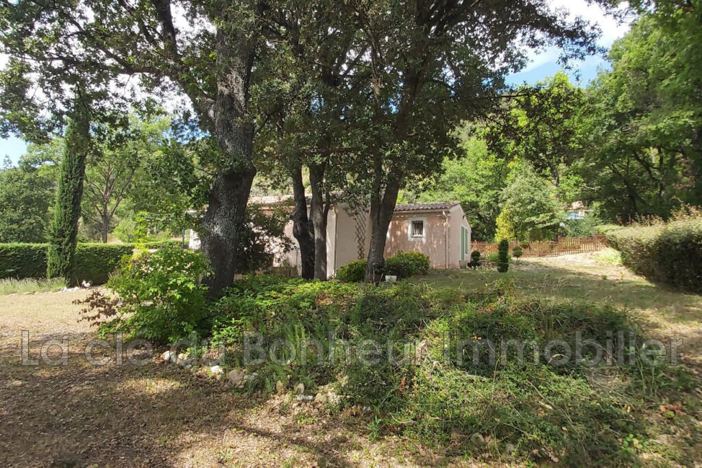 Villa 85.63 m² sur Terrain Arboré de 1526 m² avec Piscine – NR pièces – 3 chambres – 85.63 m²