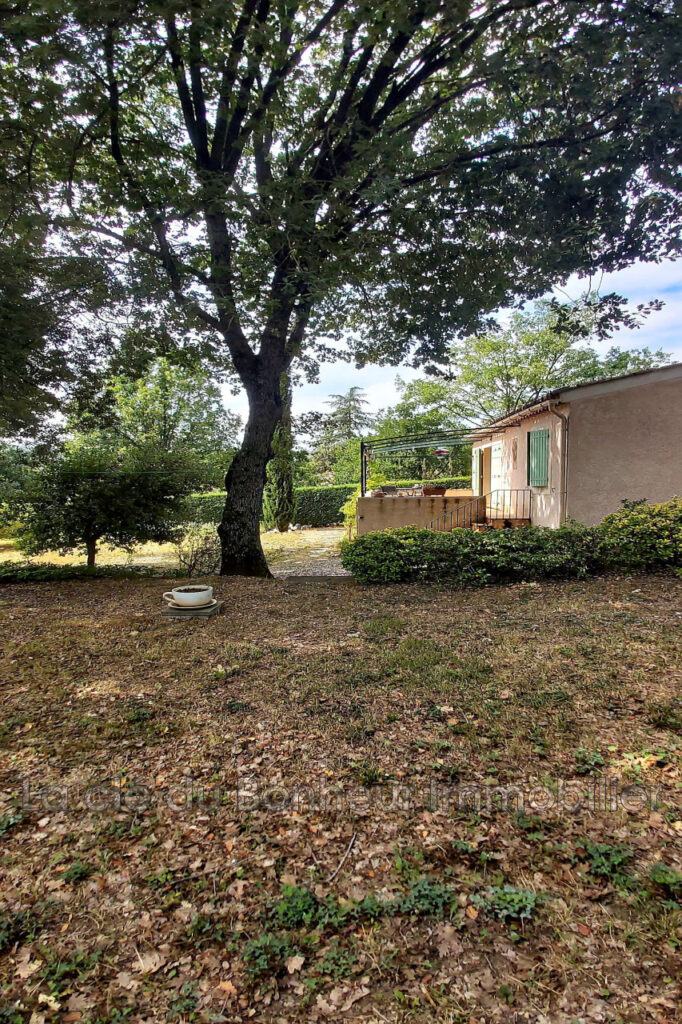 Villa 85.63 m² sur Terrain Arboré de 1526 m² avec Piscine – NR pièces – 3 chambres – 85.63 m²