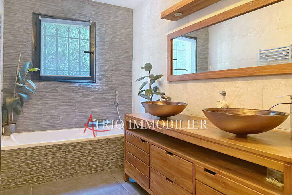 Rare à la vente, dans le secteur des plateaux Fleuris, magnifi – 4 pièces – 4 chambres – 122.00 m²