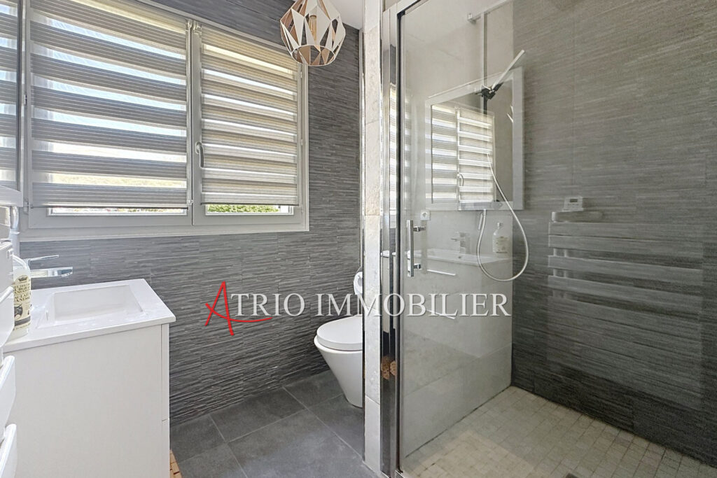 Rare à la vente, dans le secteur des plateaux Fleuris, magnifi – 4 pièces – 4 chambres – 122.00 m²