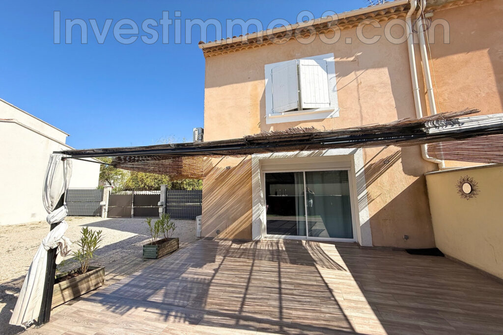 Au coeur du village et proche des commodités, belle maison de  – 4 pièces – 3 chambres – 125.00 m²