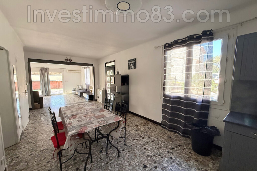 Au coeur du village et proche des commodités, belle maison de  – 4 pièces – 3 chambres – 125.00 m²