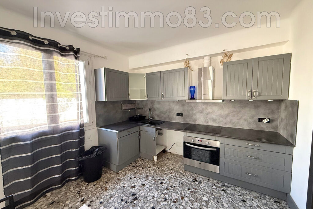 Au coeur du village et proche des commodités, belle maison de  – 4 pièces – 3 chambres – 125.00 m²