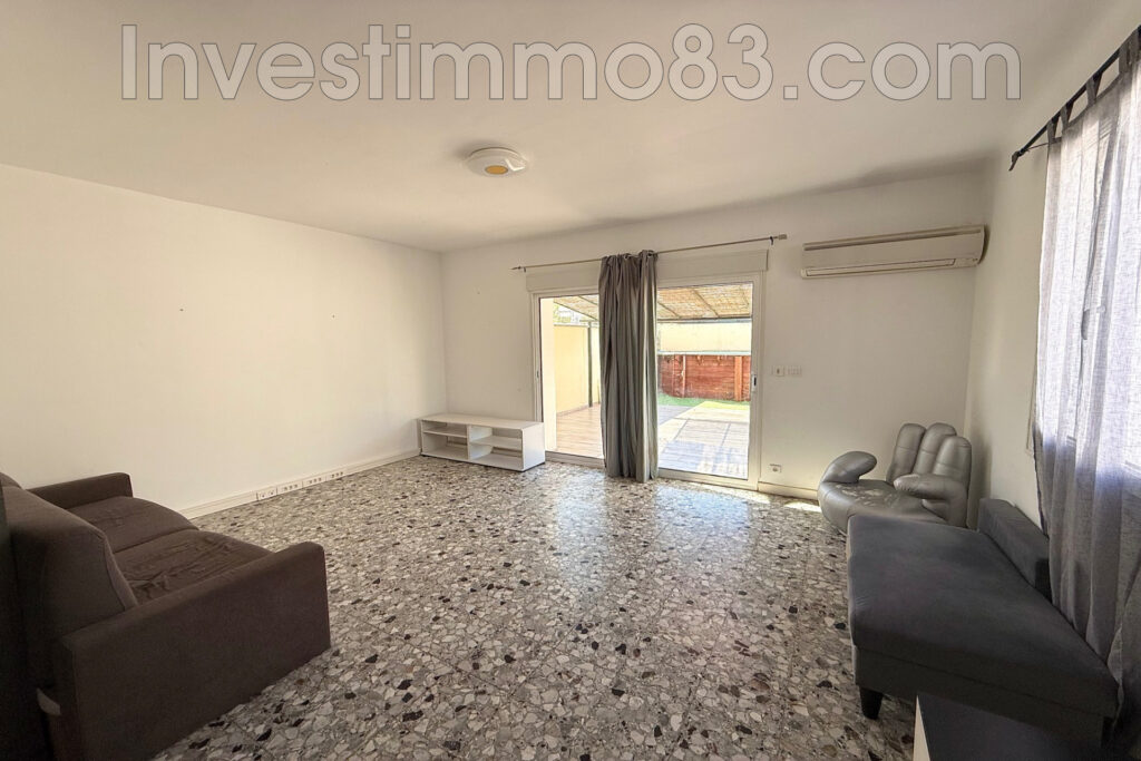 Au coeur du village et proche des commodités, belle maison de  – 4 pièces – 3 chambres – 125.00 m²