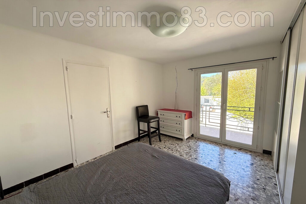 Au coeur du village et proche des commodités, belle maison de  – 4 pièces – 3 chambres – 125.00 m²