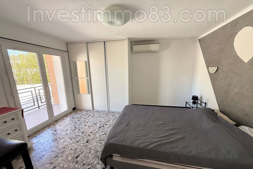 Au coeur du village et proche des commodités, belle maison de  – 4 pièces – 3 chambres – 125.00 m²